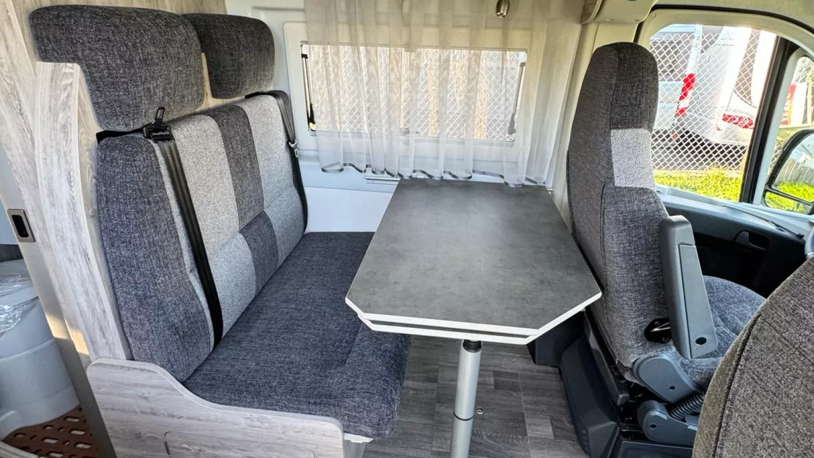 zdjęcie kampera Bravia Mobil Swan 636 P
