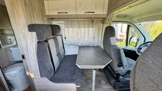 miniatura kampera Bravia Mobil Swan 636 P