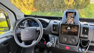 miniatura kampera Bravia Mobil Swan 636 P
