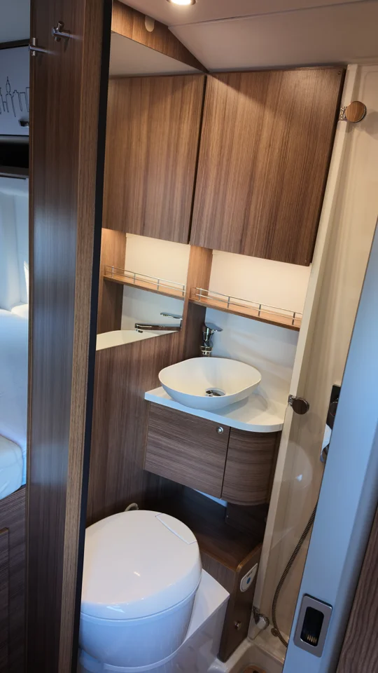 zdjęcie kampera Bravia 599 dach