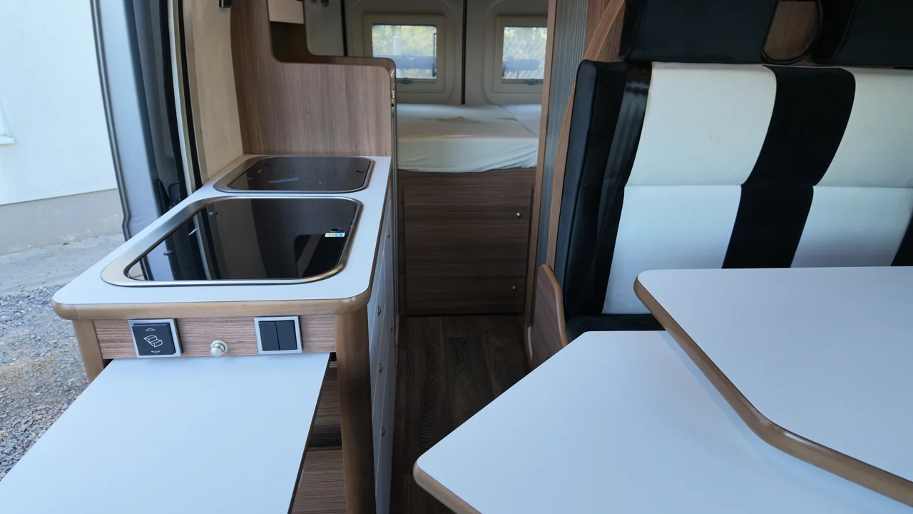 zdjęcie kampera Bravia 599 dach
