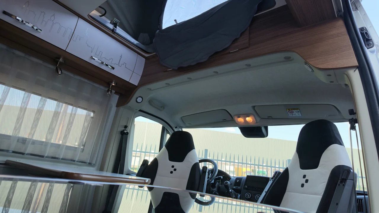 zdjęcie kampera Bravia 599 dach