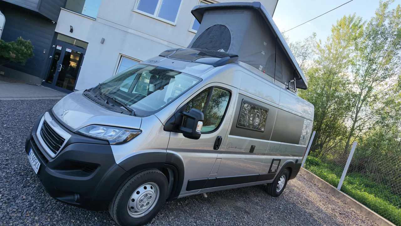 zdjęcie kampera Bravia 599 dach