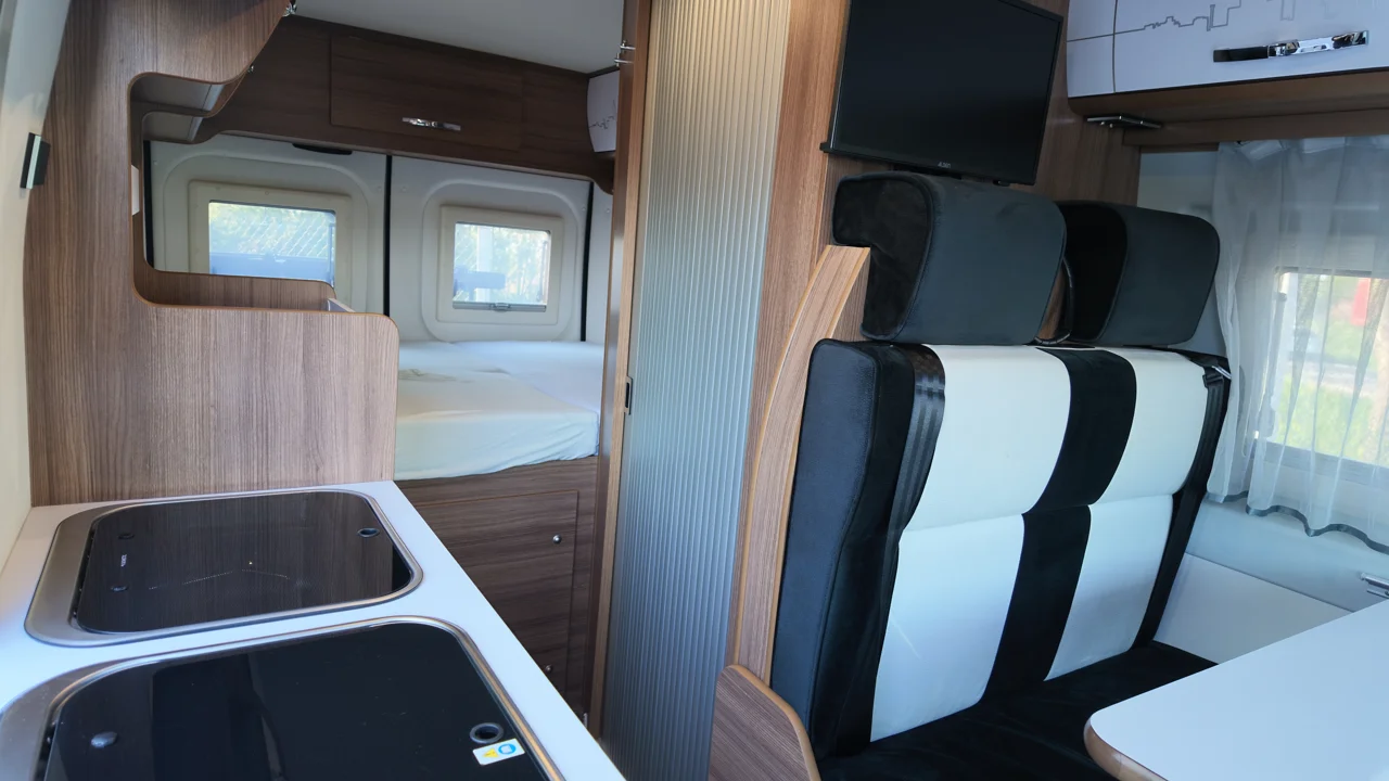 zdjęcie kampera Bravia 599 dach