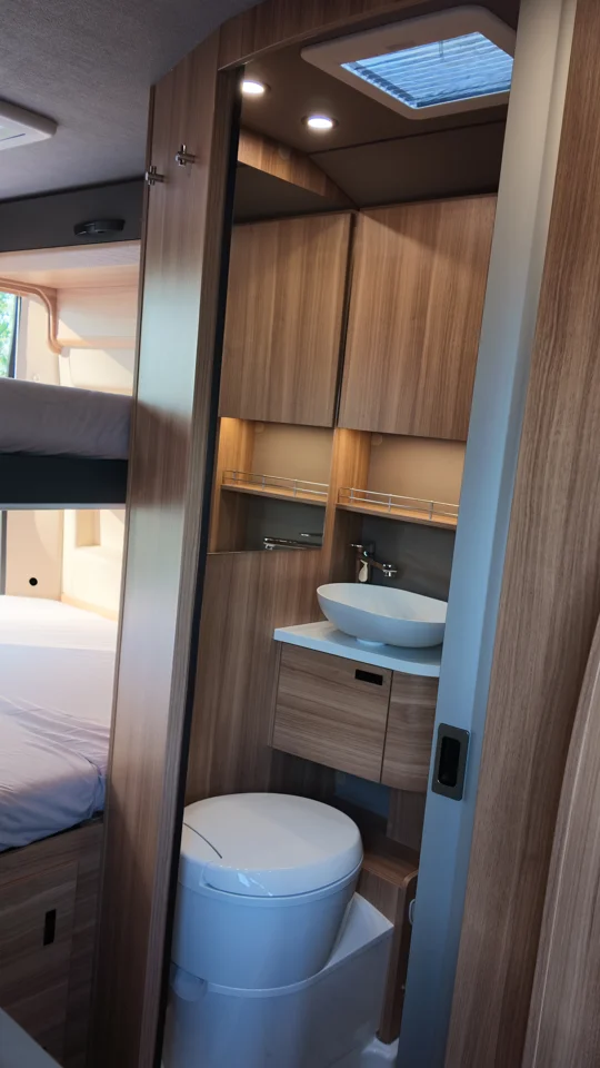 zdjęcie kampera Bravia Mobil Swan 599 A